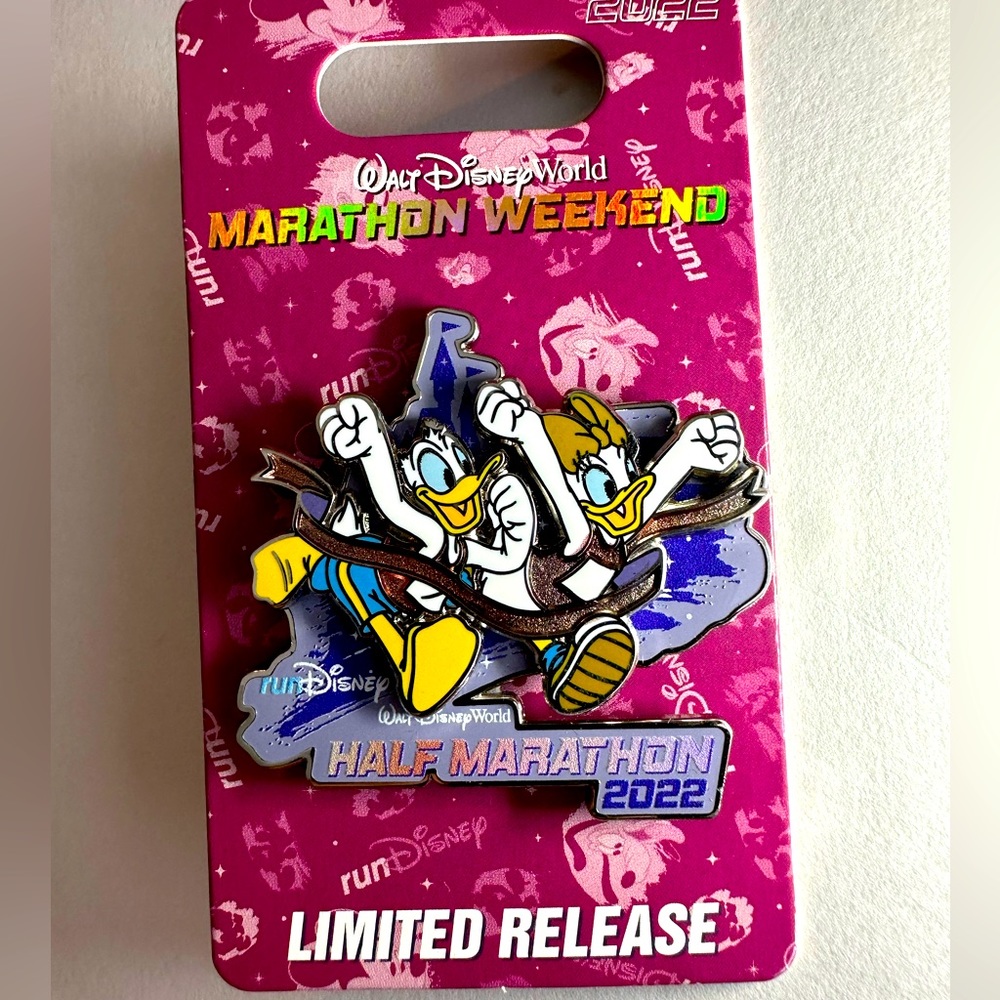 Disney Half Marathon 2022 Pin - Donald and Daisy